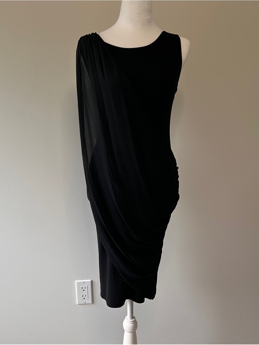 Alice + Olivia LBD Little Black Dress Small Tummy Coverage Above Knee Bodycon